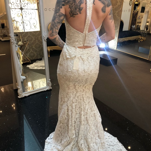 Two piece wedding dress. BRAND NEW. NEVER WORN. READY TO WEAR. - Picture 4 of 8